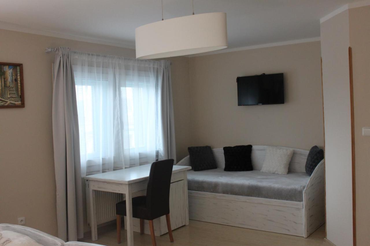 Hotel Zlaty Lev Svitavy Esterno foto