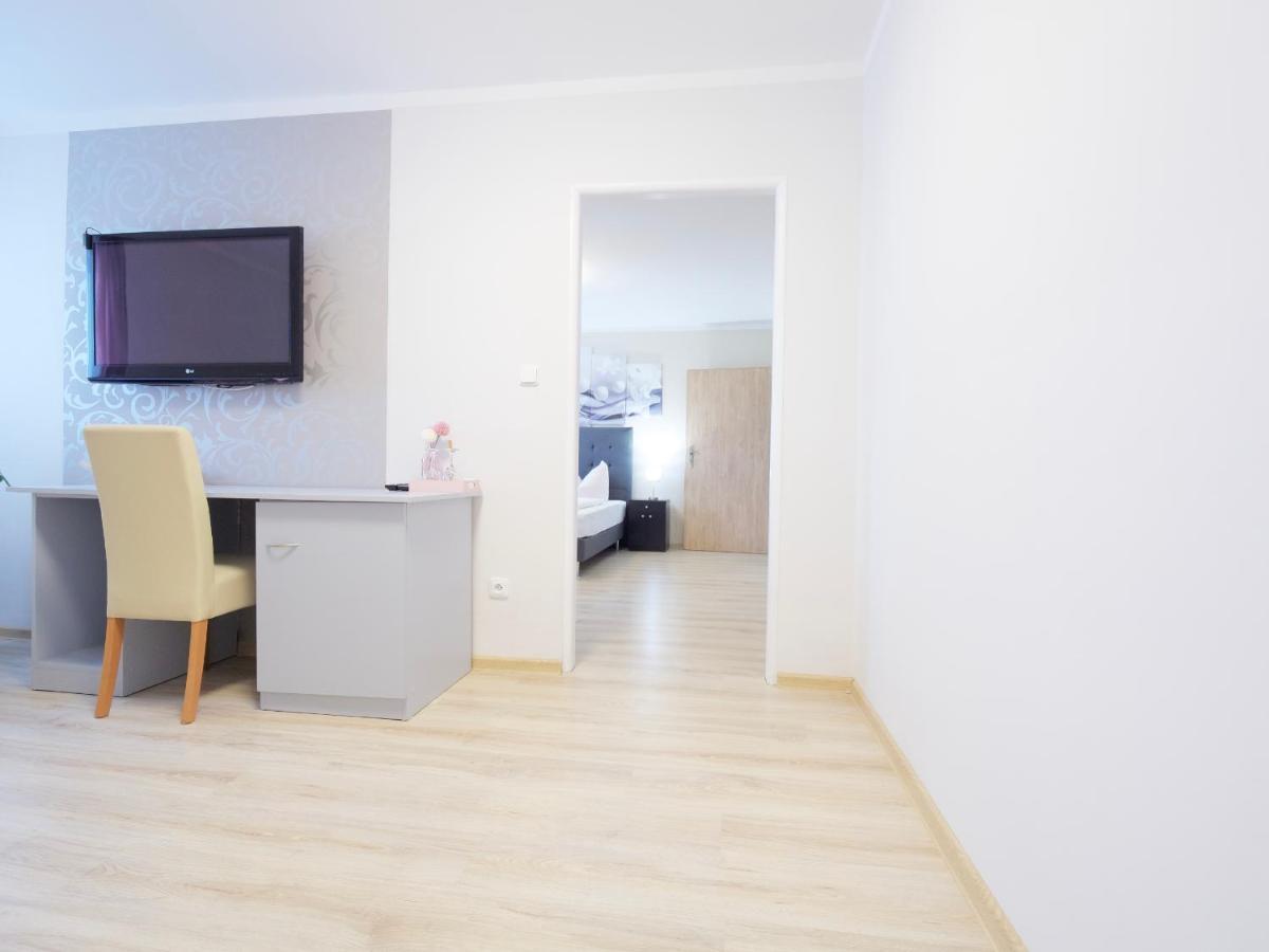 Hotel Zlaty Lev Svitavy Esterno foto