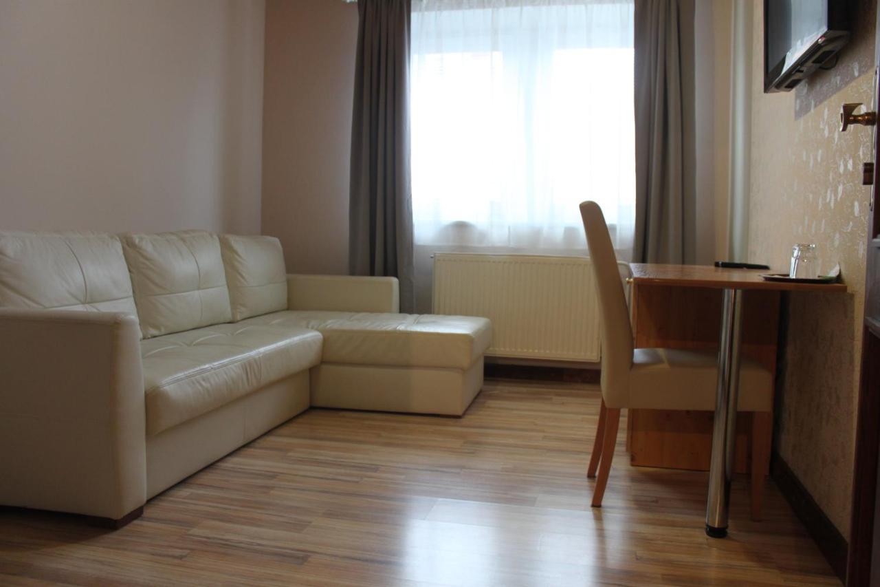 Hotel Zlaty Lev Svitavy Esterno foto